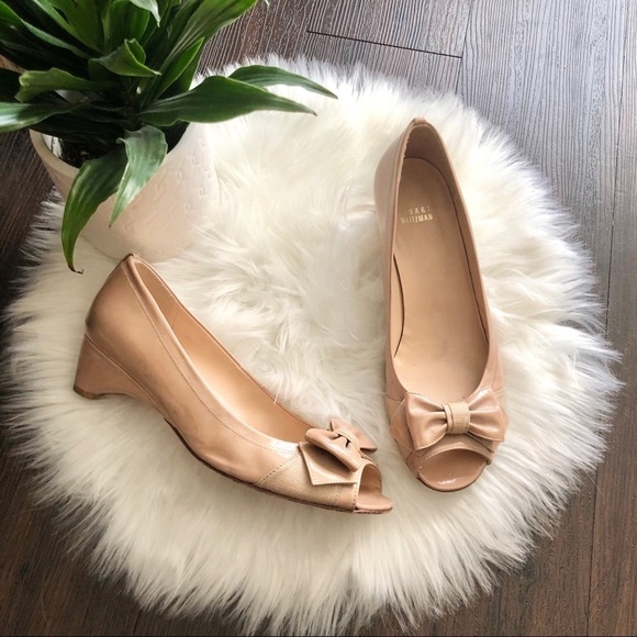 Stuart Weitzman patent peep toe bow wedge heels - Picture 1 of 9